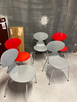 Fritz Hansen, stol, Myren, Jeg har 5 stk. stole. 3 stk. i grå og to stk. i rød.
Stolen produceres af