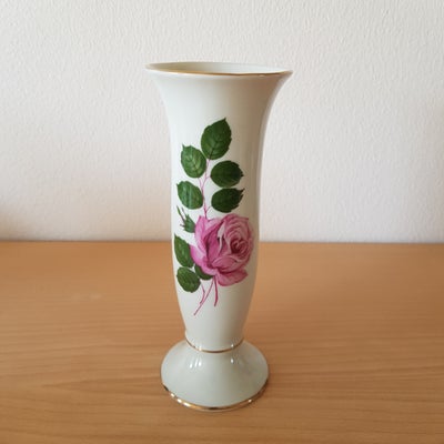 Porcelæn, Vase, Royal Bavaria, pæn og intakt stand,
højde 17cm,
vægt 240g + evt. indpakning,
se bill