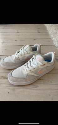 Sneakers, str. 37,5, Nike,  summit white/washed coral,  Næsten som ny, Sælger mine fede Nike SB snea