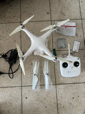 Drone Phantom 2, Super fin drone, oplader til drone medfølger, men oplader til fjernbetjening medføl