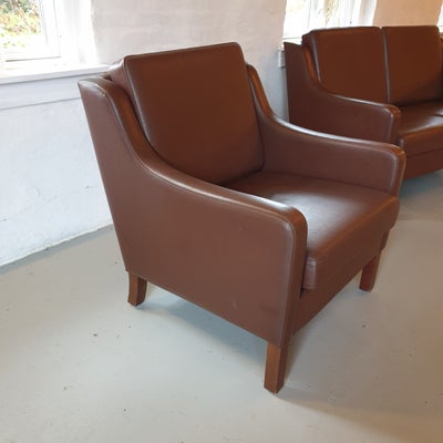 Sofagruppe, læder, 3 pers., Lækker lænestol og 2-personers sofa i brunt kernelæder i tidsløst stilre