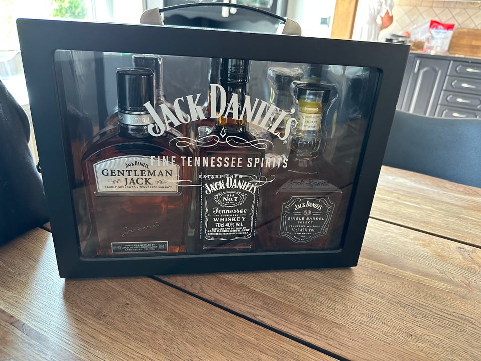 Spiritus, Jack Daniels i træ box med 3 flasker