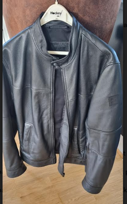 Læderjakke, str. XL, Hugo Boss,  Sort,  Skind,  Næsten som ny, Hugo Boss jakke brugt 2 gange sælges 