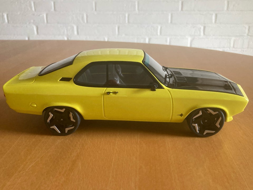 Modelbil, Opel Manta, skala 1:18