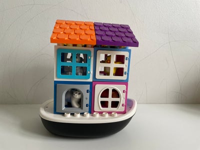 Lego Duplo, Husbåd med 4 huse, hvor der bor et egern, en fugl, en kat og en gris
Fra hjem uden røg o