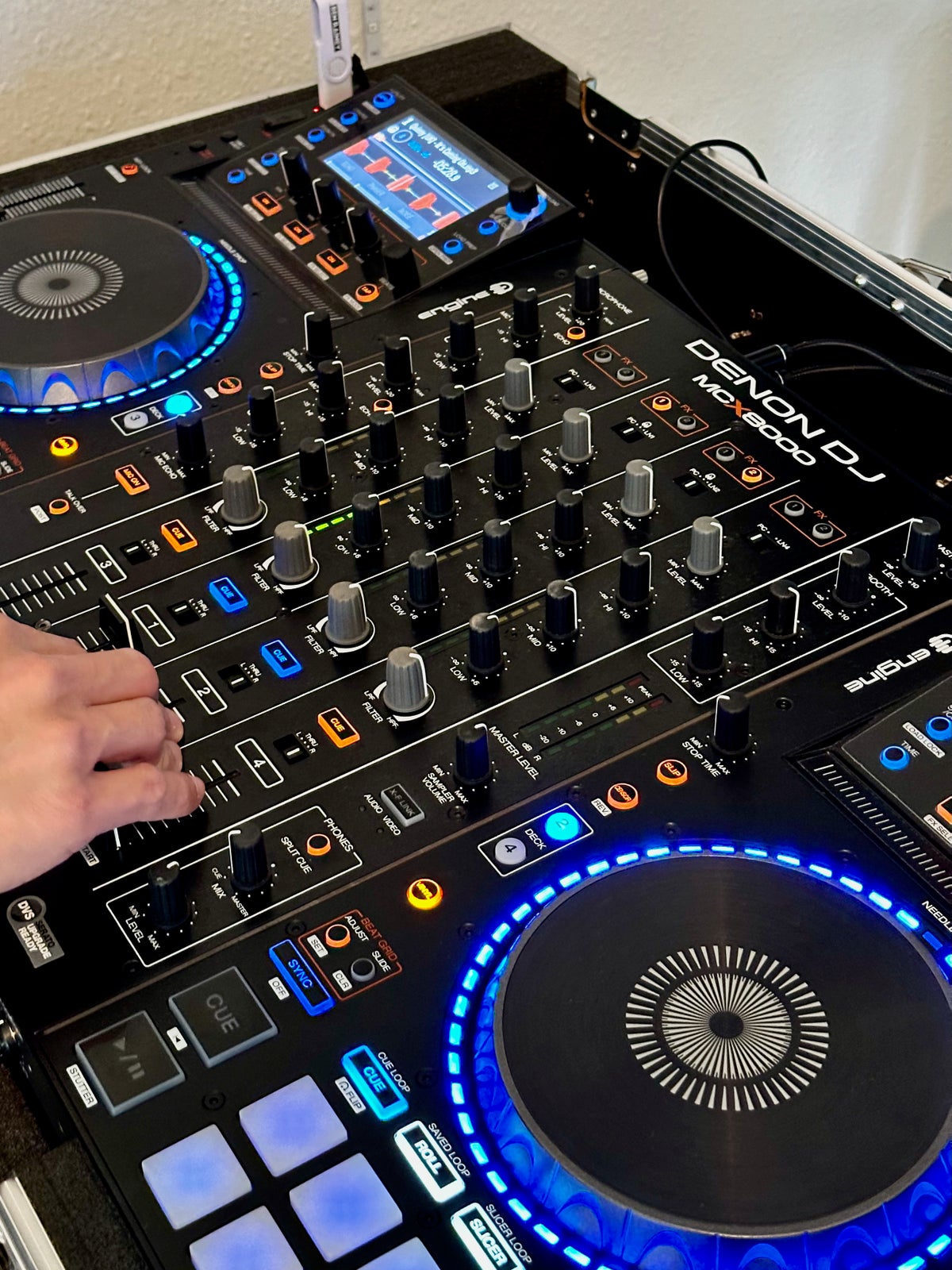 DJ controller all-in-one, Denon MCX8000