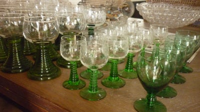 Glas, Vinglas, Rømer, Holmegaard med og uden vinranker:
# 9 stk. med vinranke, 
Højde cm 13,8, diame