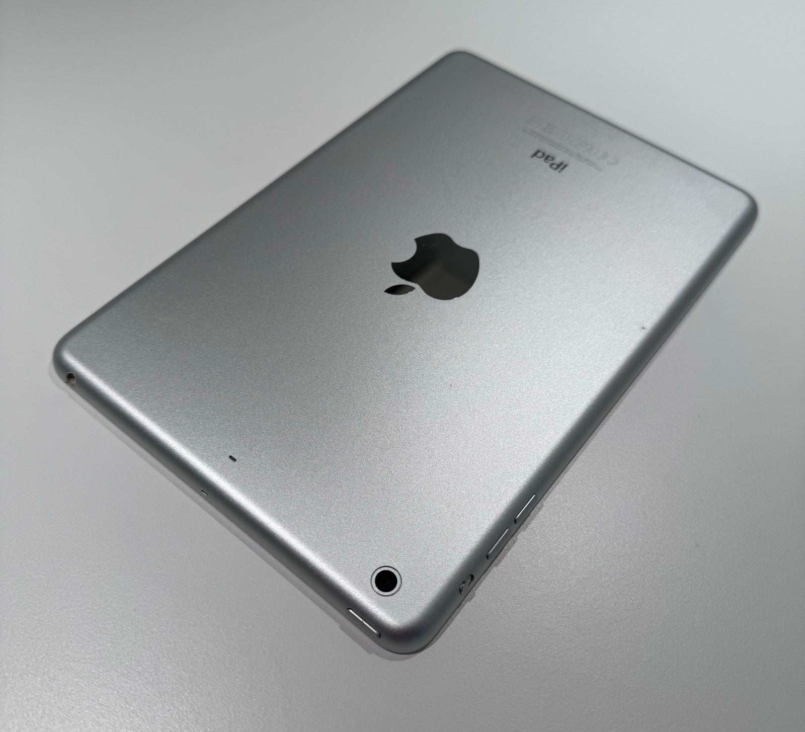 iPad mini 2, 16 GB, hvid