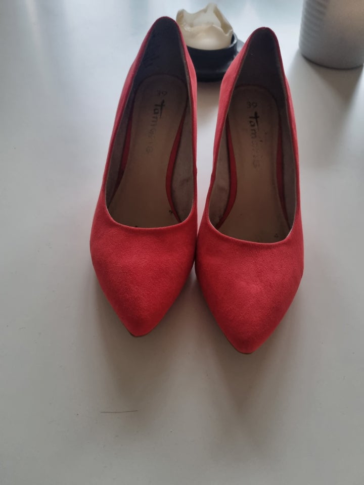 Pumps, str. 39, Tamaris