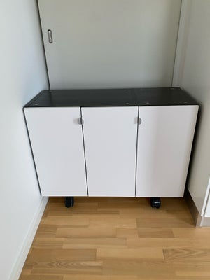 Rullebord - køkkenskab , Ikea, Næsten som nyt 
Står på hjul 
Måler 90x38x70cm 

Sælges for kun 100kr
