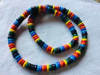 Perler, Smalle perler af TRÆ i skønne farver til din egen smykkefremstilling. Perlerne er 3x6 mm og 