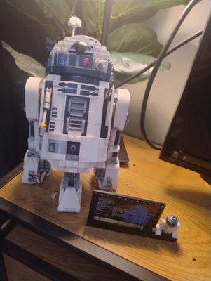 Lego Star Wars, R2D2, Bygget og sa skillet af igen, pakket tilbage I org aesken.

Alle Klodser finde