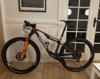 Canyon Lux CF SLX 9.0 Team, full suspension, m tommer