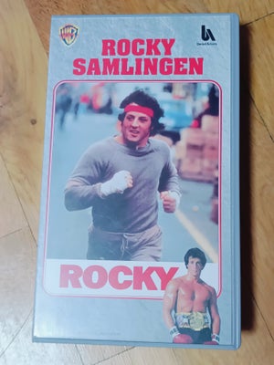 Drama, Rocky VHS, Rocky med Sylvester Stallone fra 1976 på VHS.

Filmen har danske undertekster 

Er