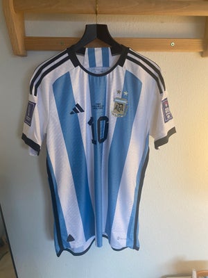 Fodboldtrøje, Messi Argentina VM vinder PLAYER VISION trøje , Adidas , str. L, 

Der svares IKKE på 