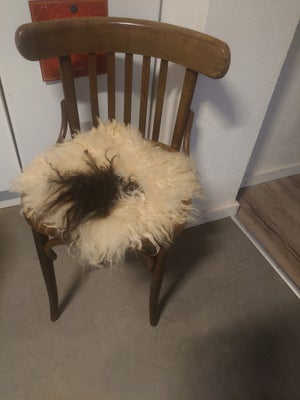 Stole, Retro, 2 stole nylavede og ikke de tunge, men i krostil. Så fine. Laver annonce med skind og 