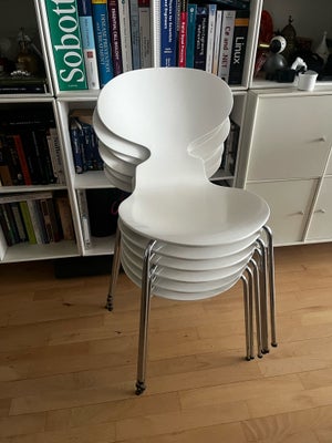 Arne Jacobsen, 3101, Spisebordsstol, Den klassiske myre stol - også kaldet 3101 - er designet af Arn