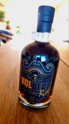 Andre samleobjekter, Volbeat Rom vol.1, Uåbnet
Volbeat Rum - Vol 1, 42%, 70cl er en rom, der er skab