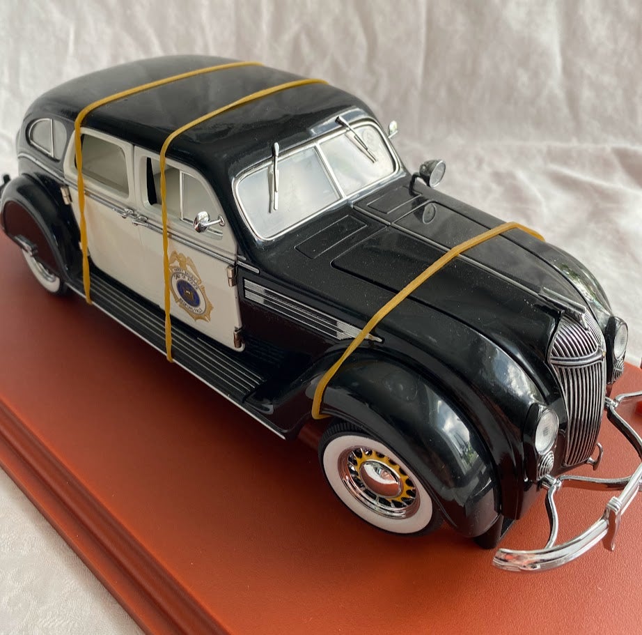 Modelbil, Chrysler Airflow Police Car. 1936. Signature,