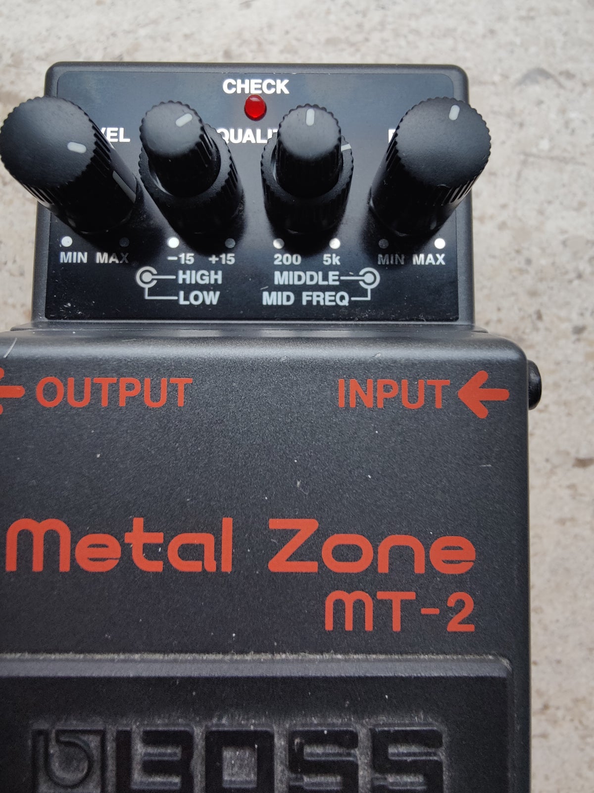 Effects pedaler, Boss Metal Zone MT-2