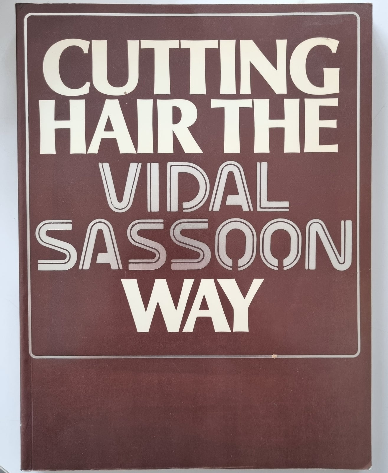 Cutting the hair Vidal Sassoon way, Vidal Sassoon, emne: mode