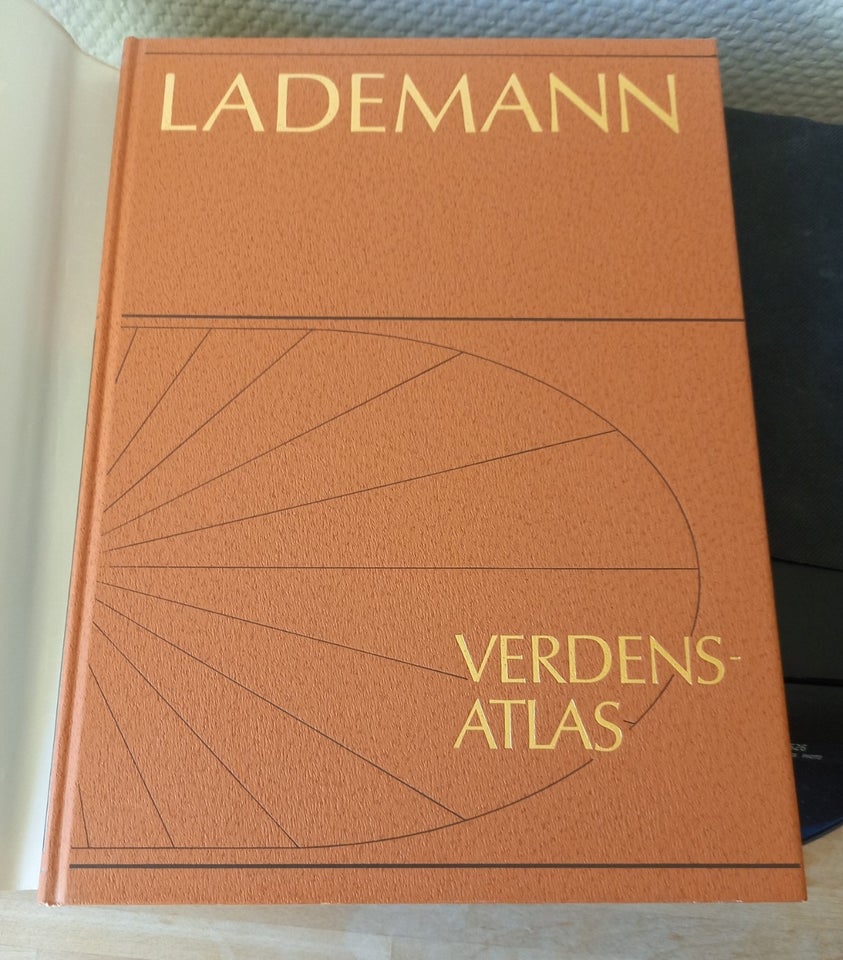 Verdensatlas, Lademann, emne: geografi