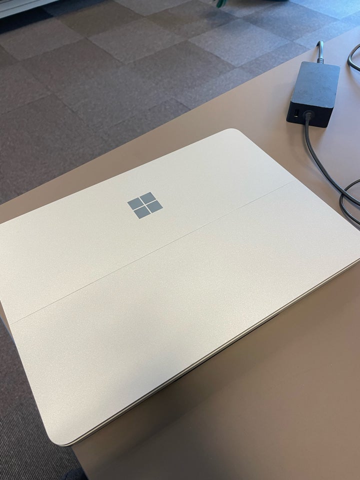 Microsoft Surface laptop, Intel core i7 GHz, 32 GB ram