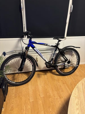 andet mærke, anden mountainbike, 26 tommer, 21 gear, Stået i kælder i 4 år. Revnet fordæk på 10-15 c