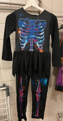 Udklædningstøj, Skelet, Andet, Udklædning skelet i str 7-8 år
Se også mine andre annoncer med udklæd