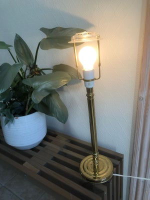 Lampe, Abo, Abo Danmark 468 bordlampe i messing 
Trænger til en pudseklud 
58,5 cm høj 