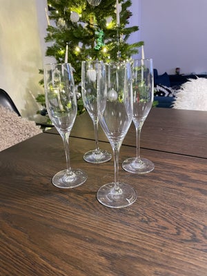 Glas, Champagneglas , Spiegelau, 4 stk Spiegelau Authentis champagneglas 19 cl.

Ingen skår. Trænger