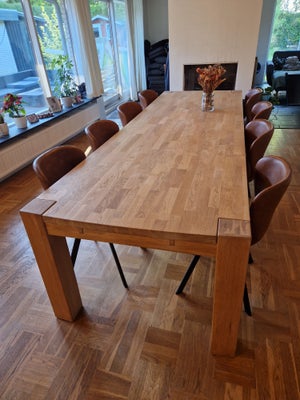 Spisebord, Egetræ, b: 100 l: 300, Langbord, flot, massivt egetræ, har enkelte brugsspor. 

Afhentes 
