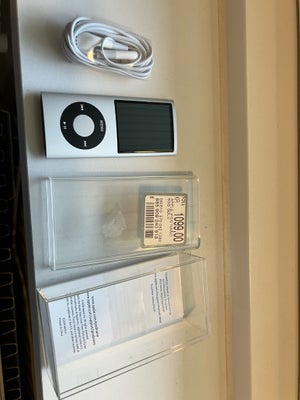 iPod, Nano, 8 GB, Rimelig, I original emballage
Mangler ladekabel med det brede stik
Har en lillebit