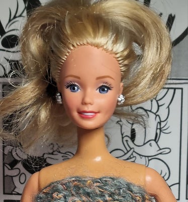 Barbie, Vintage, Ældre Barbie. Hovedet er limet fast. 

Jeg er samler og sælger af min samling vi bo