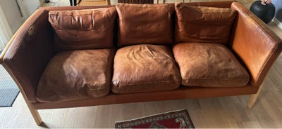 Sofa, læder, 3 pers. , ?, Patineret lædersofa
200 cm lang
78 cm dyb
71 cm høj
Mindre skade på højre 