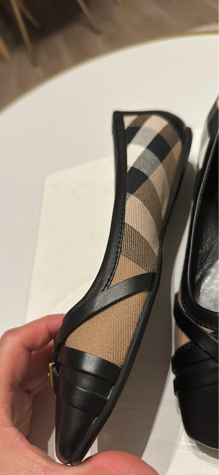 Ballerinasko, str. 39, Burberry