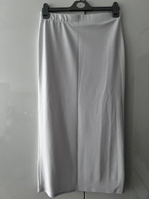 str. 40, Intet mærke,  Hvid,  Ubrugt, Tætsiddende helt ny nederdel som aldrig er blevet brugt.

89 c