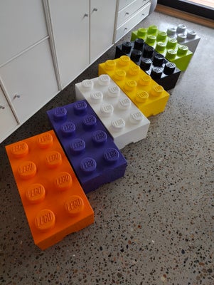 Lego andet, Opbevaringskasser, Pris for 8 knopper: 75 kr pr. stk.
Pris for 4 knopper: 50 kr. 

Pris 