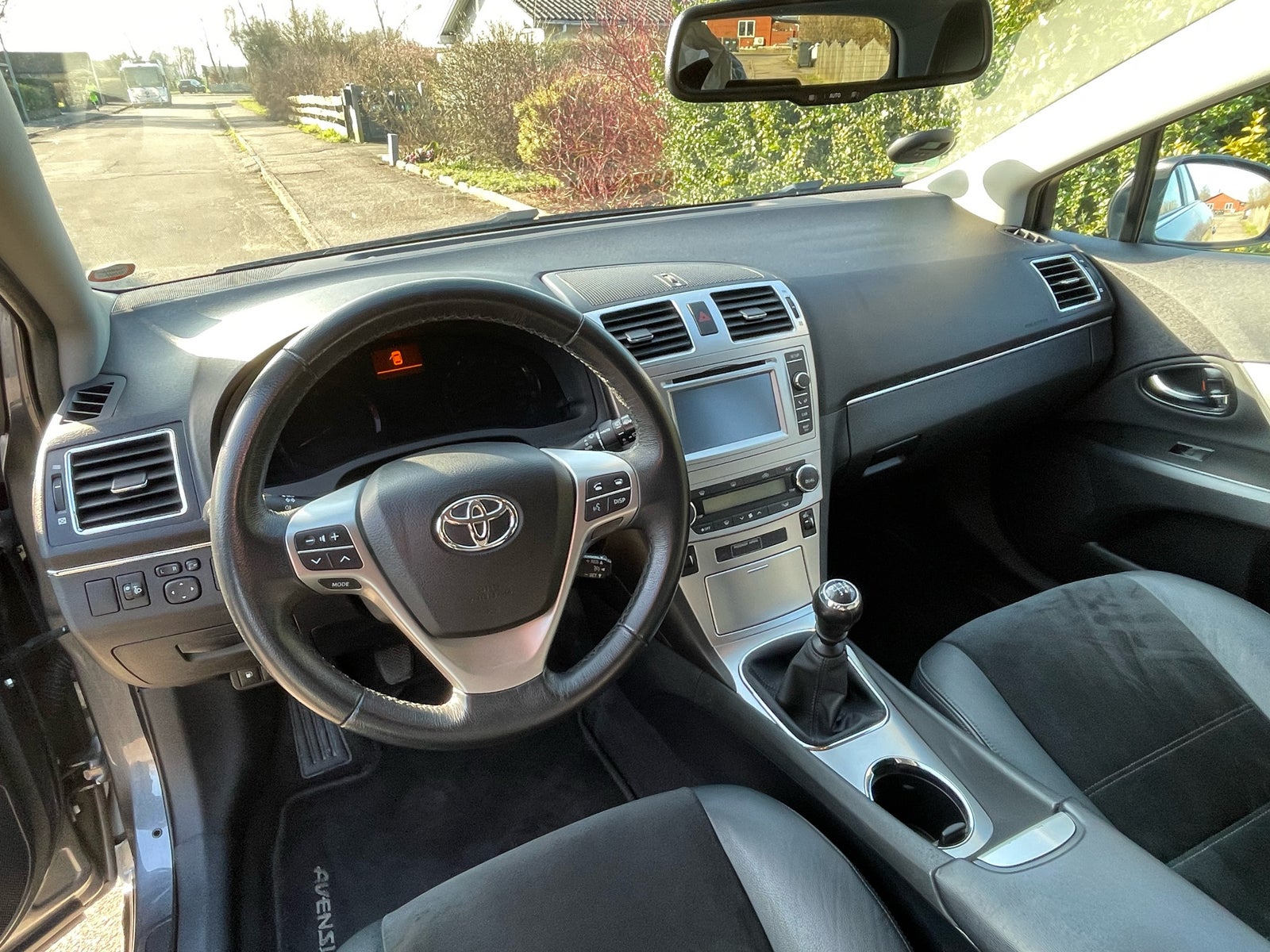 Toyota Avensis, 1,8 VVT-i T2 Premium stc., Benzin