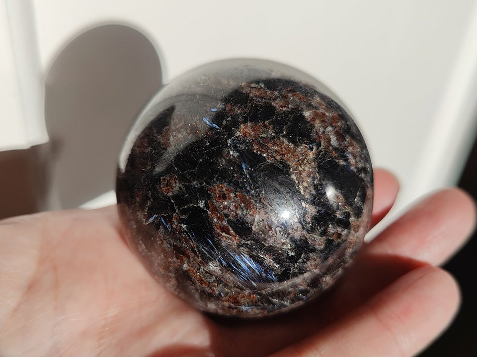 Smykker og sten, Anthophyllit kugle, Diameter ca. 6 cm