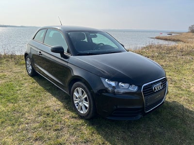 Audi A1, 1,6 TDi 105 Attraction, Diesel, 2011, km 358779, sort, nysynet, aircondition, ABS, airbag, 