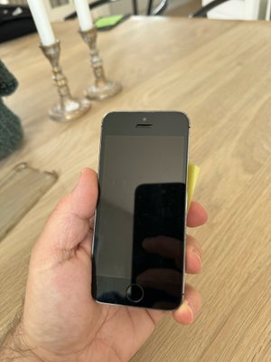 iPhone 5S, 16 GB, sort, God, Virker, ingen ridser i glasset,
Der medfølger 1 ladekabel.
Giv bud