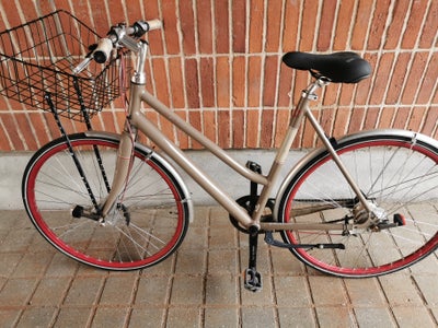 Damecykel,  Batavus, 56 cm stel, 7 gear, Sælger denne batavus damecykel.

7 gear
Lys  fast monteret 