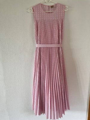 Festkjole, Hugo Boss, str. M,  Lyserød med tone af lilla,  Polyester 92 %  og 8 % elasthan,  Næsten 