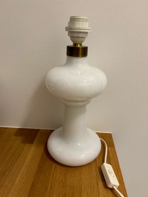 Anden bordlampe, Holmegaard, Flot hvid Holmegaard bordlampe, model Granny, 30 cm sælges

Afhentes i 