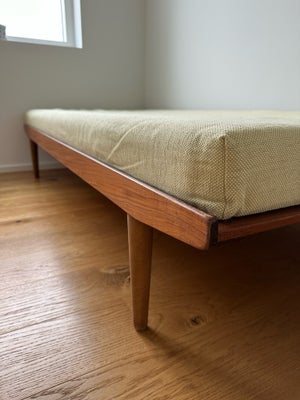 Daybed, Teak, Flot retro daybed i olieret teak. Den har en smule patina efter et godt levet liv. Vil