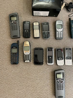 Nokia 3210 9000, Defekt, Gamle Nokia og Ericsson samt en Qtek