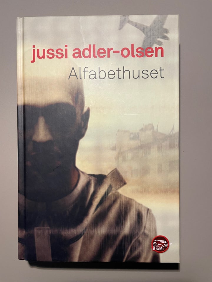Se tekst og billeder, Jussi Adler-Olsen, genre: krimi og