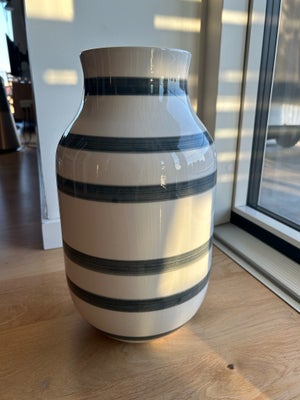Vase, 38 cm høj, Kahler, Omaggio - grå. 
