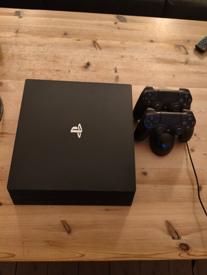 Playstation 4 Pro, PlayStation 4 pro 1 tb, Perfekt, Jeg sælger min PlayStation 4 pro 
Jeg bruger den